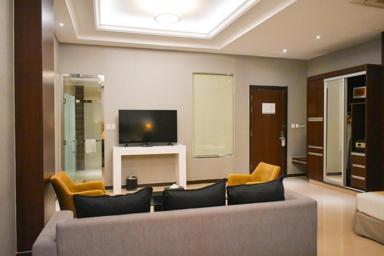 Mg Grand Hotel Olongapo Esterno foto