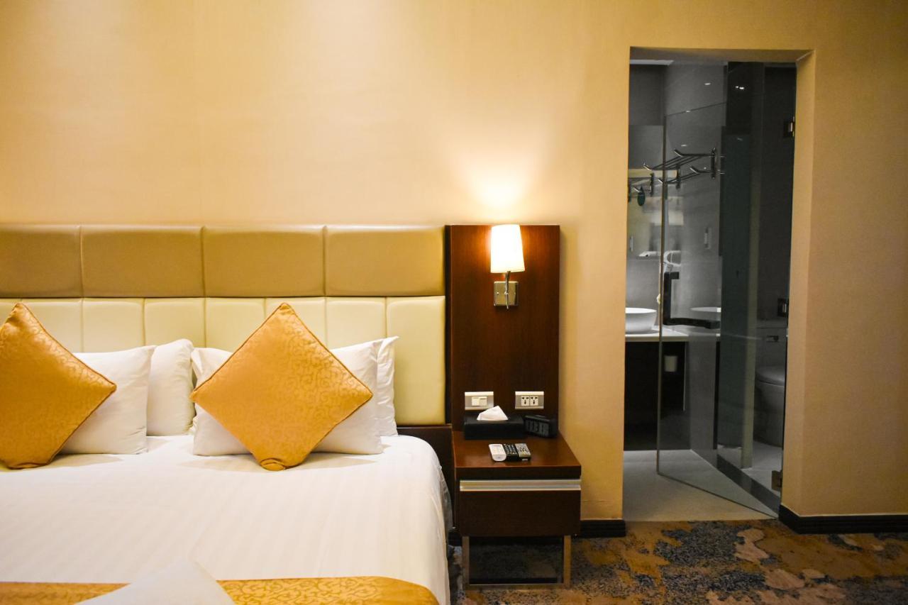 Mg Grand Hotel Olongapo Esterno foto
